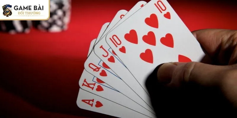 Người cầm 3 đôi thông không đánh bài dài